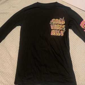 “GOOD VIBES ONLY” tee, size :SMALL